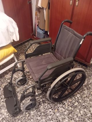 Silla de ruedas NUEVA sin uso
