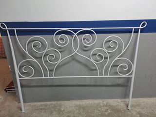 Cabezal de cama de metal blanco