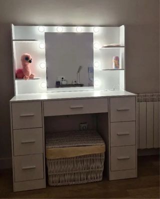 Tocador con espejo y luces LED