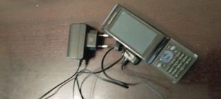 Móvil Sony Ericsson, cargador original