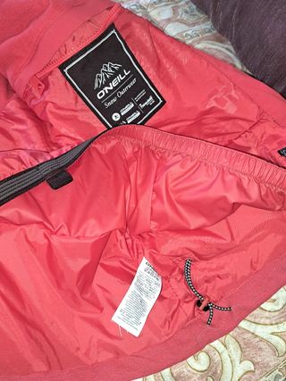Chaqueta O'Neill Roja con Capucha y Pelo