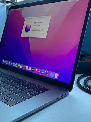 MacBook Pro 15 i9 32GB 500GB SSD 4GB VRAM