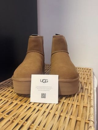 Botas UGG con plataforma marrones