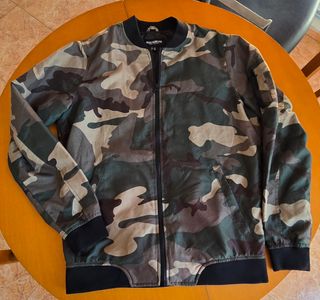 Chaqueta Cortavientos Militar Pull&Bear Talla M