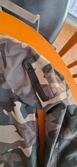 Chaqueta Cortavientos Militar Pull&Bear Talla M