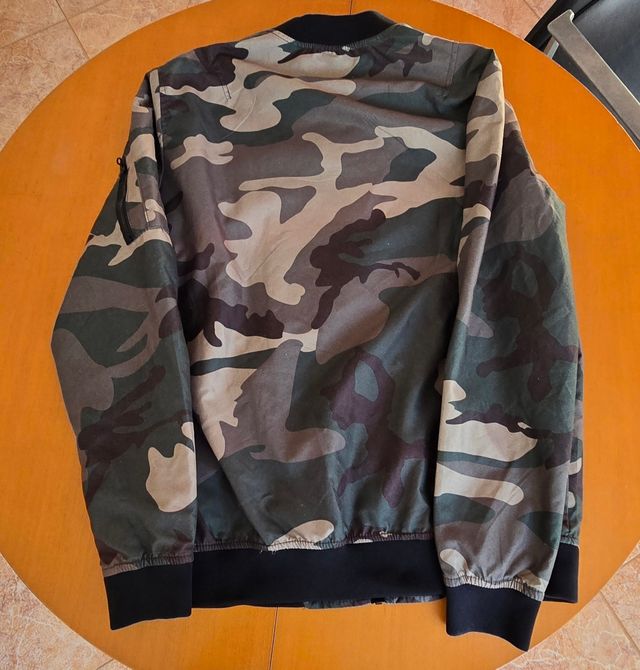 Chaqueta Cortavientos Militar Pull&Bear Talla M