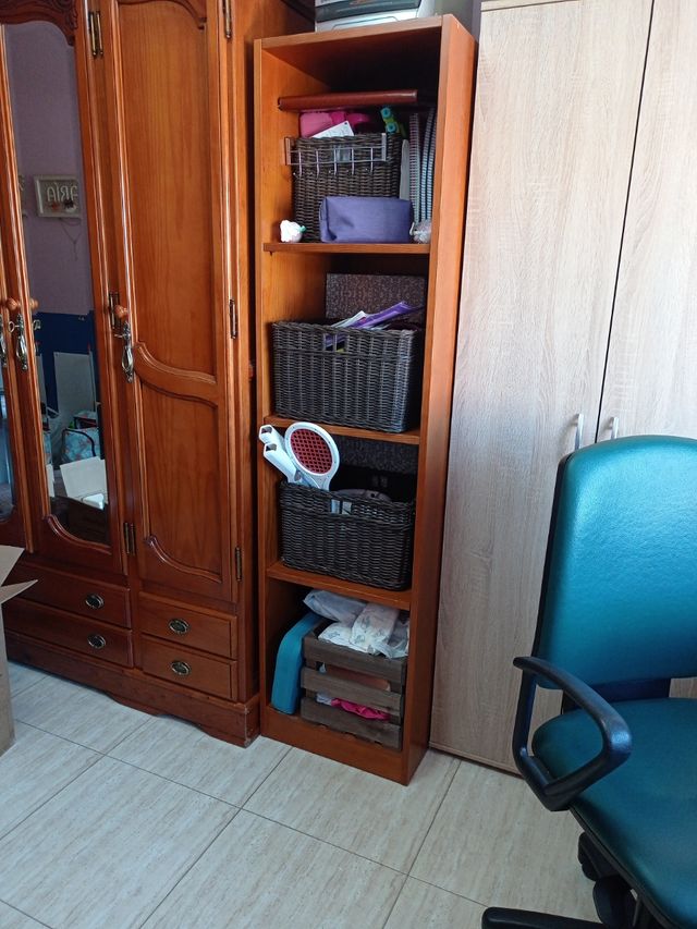 Estantería de madera