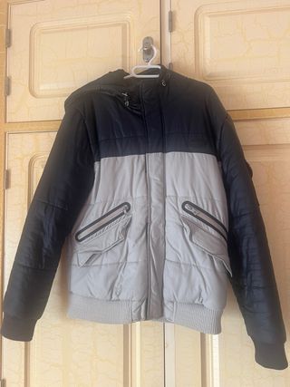 Abrigo Negro y Gris con Capucha