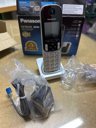 Teléfono Inalámbrico Panasonic KX-TGC212