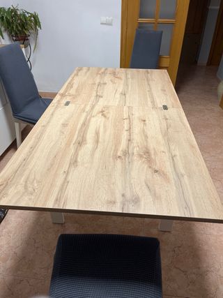 Mesa de comedor de madera