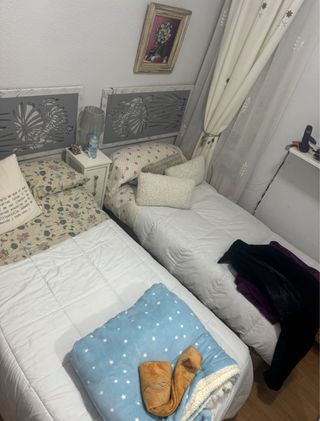 2 Camas 90cm 1 Articulada y 1 Fija.
Más cabeceros