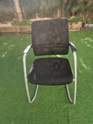 Silla de Oficina Negra y Plateada