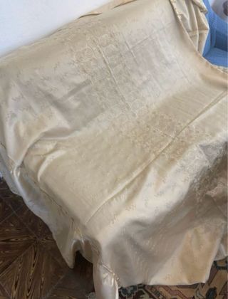 Colcha Beige Satén 135 cm  -Bordada