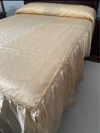Colcha Beige Satén 135 cm  -Bordada