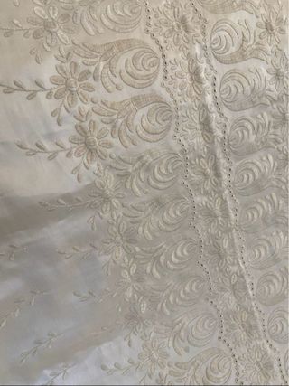 Colcha Beige Satén 135 cm  -Bordada