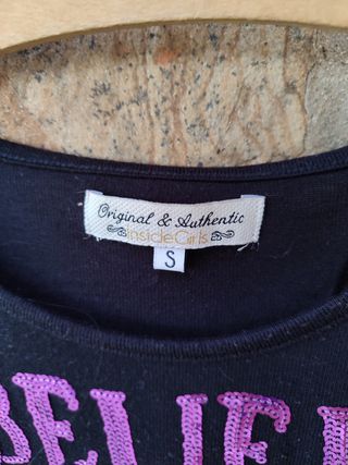 Blusa negra con brillos morados lentejuelas