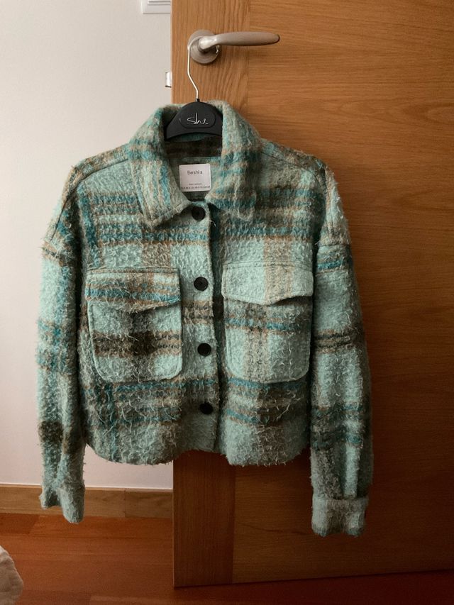 Chaqueta Bershka cuadros verde y marrón de segunda mano por EUR