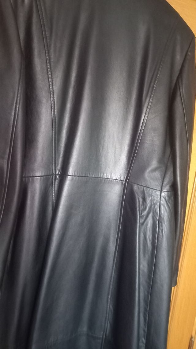 Abrigo de piel Negro largo hasta la rodilla. NUEVO