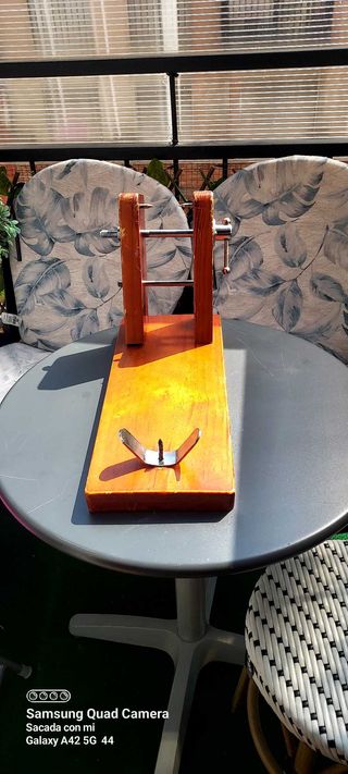 Jamonero de madera en perfecto estado