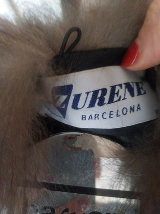 Elegante cuello de zorro plateado