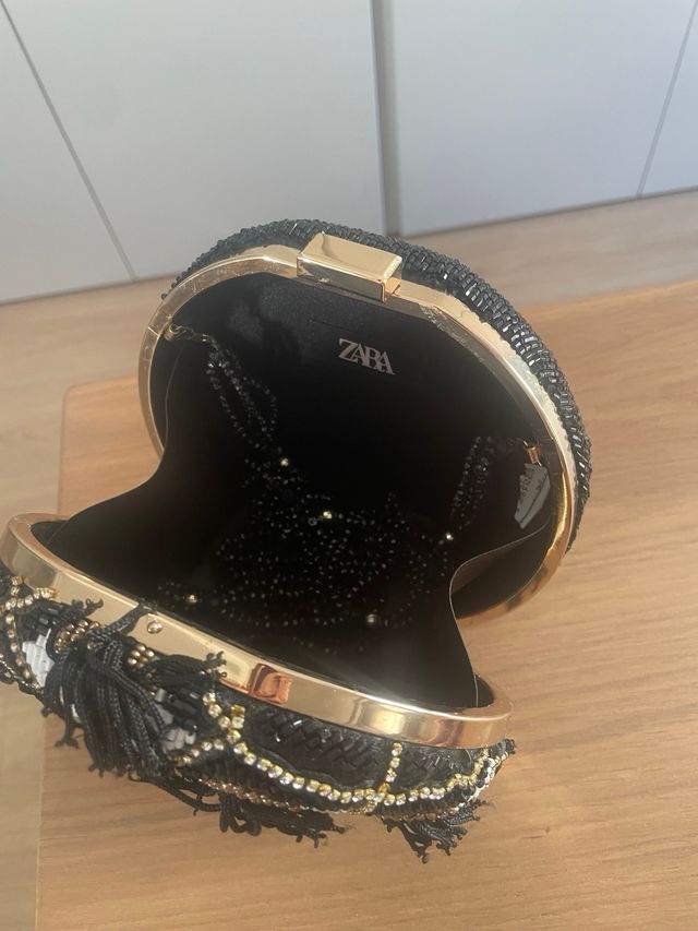 Bolso de mano con abalorios y flecos