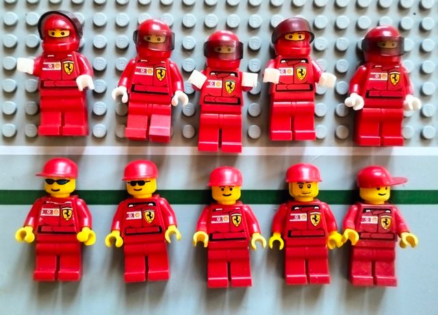 Minifiguras Lego del equipo Ferrari