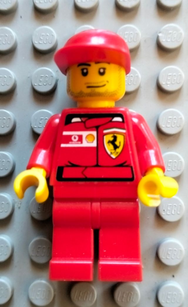 Minifiguras Lego del equipo Ferrari