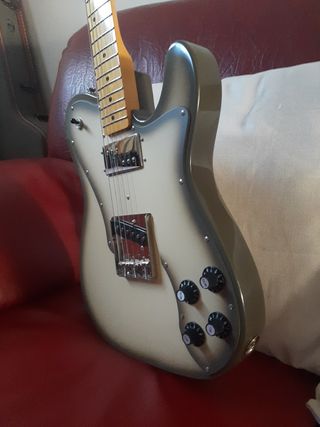 Squier Classic Vibe 70s Custom Antigua 