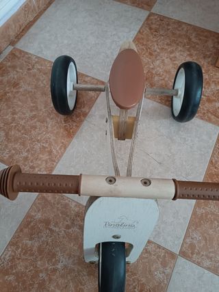 Triciclo de madera para niños