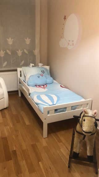 Cama infantil IKEA con colchón y barrera