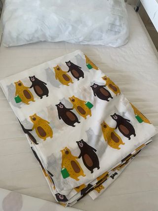 Cama infantil IKEA con colchón y barrera