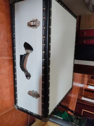 Maleta de madera vintage. Ideal titiritero 