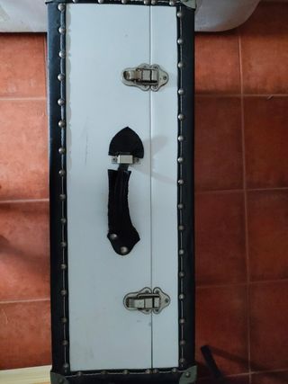 Maleta de madera vintage. Ideal titiritero 