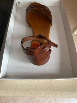 Sandalias planas de cuero chapó Talla 39