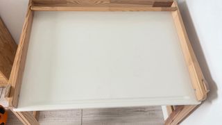 Escritorio infantil Ikea madera y blanco