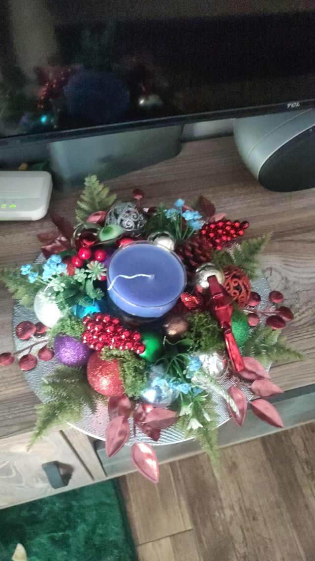 Centro de mesa navideño con vela