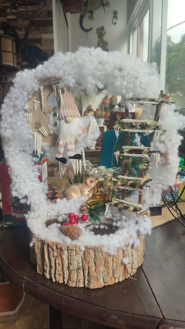 Centro de mesa navideño con vela