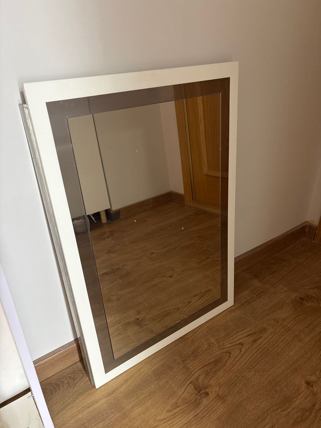 Espejo Marco Blanco y Gris