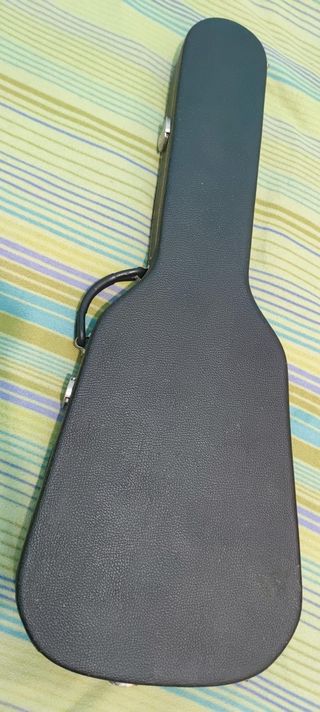 Guitarra Yamaha AES-620 HB y funda dura