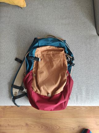 Mochila Quechua 20L Marrón, Roja, Turquesa