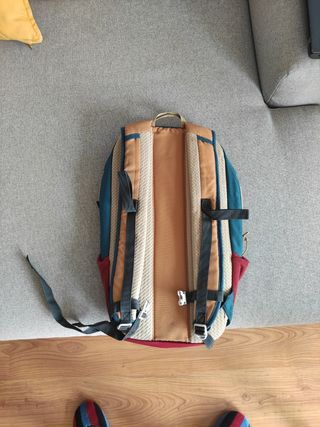 Mochila Quechua 20L Marrón, Roja, Turquesa