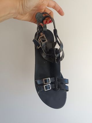 Sandalias romanas negras