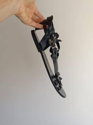 Sandalias romanas negras