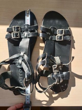 Sandalias romanas negras