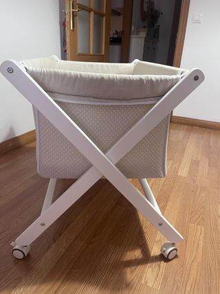 Minicuna con ruedas