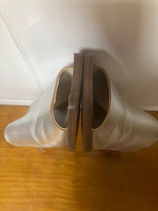 zapatos tacones bajos,  doradas y marrones