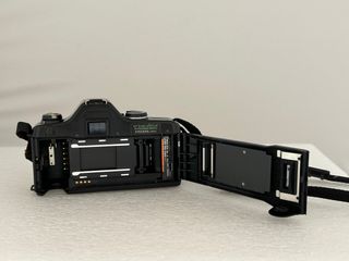 Cámara Yashica 108 Multiprogram + Objetivo 35-70mm