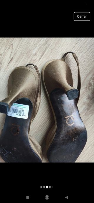 Zapatos de fiesta dorados