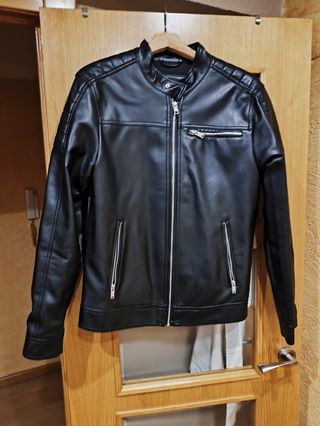 Chaqueta de cuerode  Pull&Bear negra