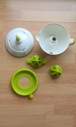 Exprimidor Taurus TC700.